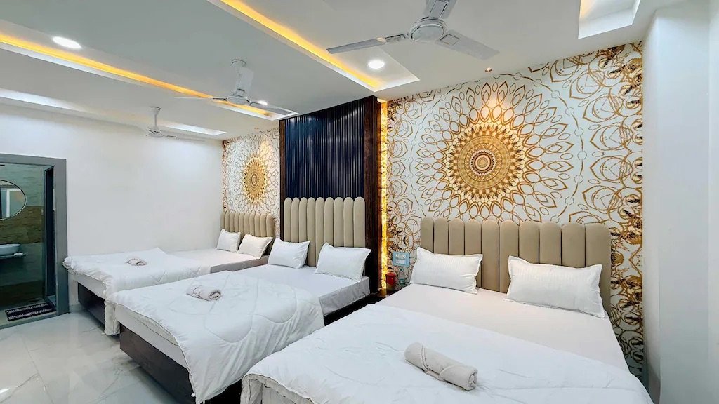 6 Bed AC Deluxe Family Room at Hotel Om Mangalam Palace